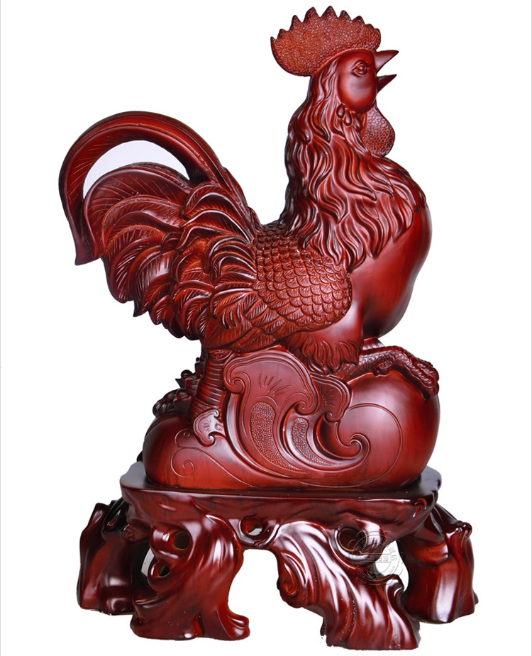 Theo quan niệm ngũ hành, gà (Dậu ở hướng Tây) là con vật thuộc hành Kim, phù hợp khi bài trí ở hướng Tây của căn phòng.
